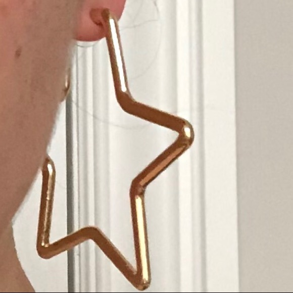 Gold star statement earrings - Picture 2 of 3
